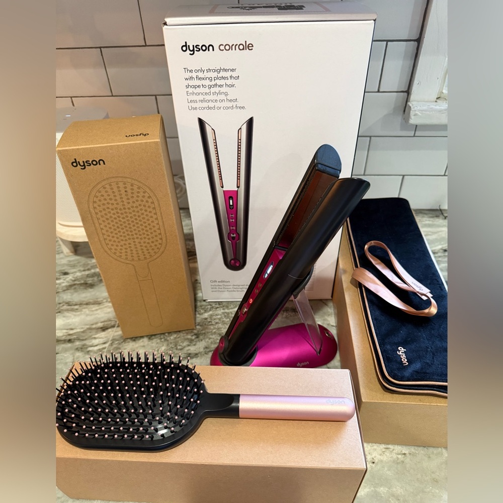 DYSON CORDLESS HAIR STRAIGHTER GIFT SET PADDLE BRUSH & TRAVEL BAG LIKE NEW